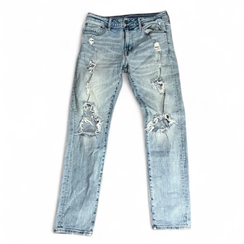 American Eagle Distressed Light Wash Slim Straight Jeans 33x32